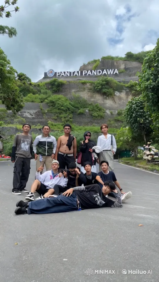 Kungfu Fight and Friendship Displayed at Pantai Pandawa – AI Generated Video | Hailuo AI