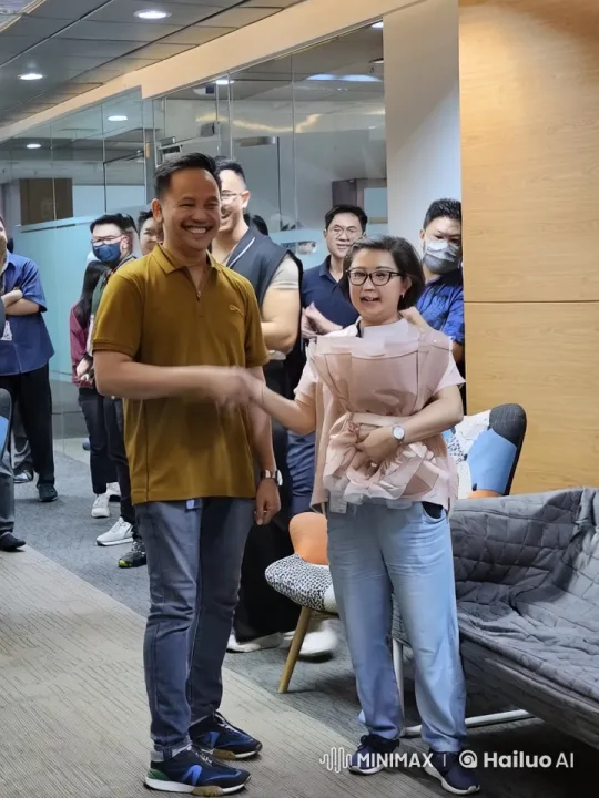 Office Workers Engage in Energetic Kung Fu Battle – AI Generated Video | Hailuo AI