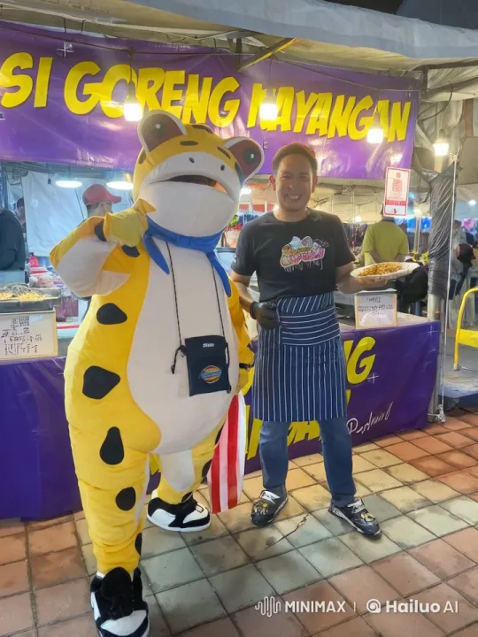 Mascot and Chef Engage in Kung Fu Battle at Night Market – AI Generated Video | Hailuo AI