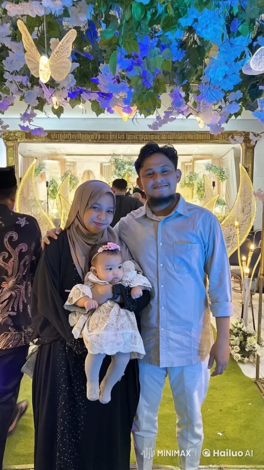 Festive Family Portrait in Elegant Decorated Setting – AI Generated Video | Hailuo AI