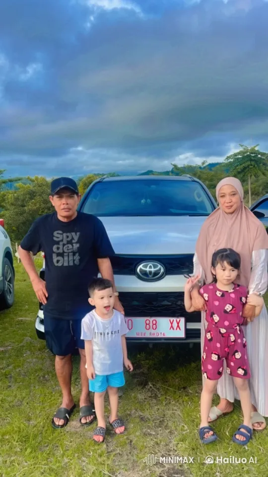 Family Performs Synchronized Martial Arts in Front of Car – AI Generated Video | Hailuo AI