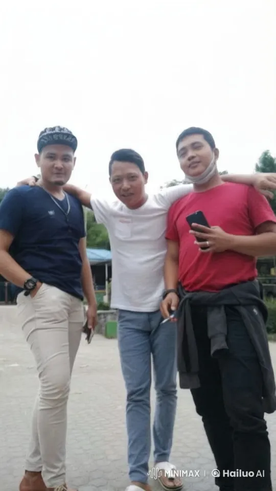 Three Friends Practice Kung Fu Skills Outdoors – AI Generated Video | Hailuo AI