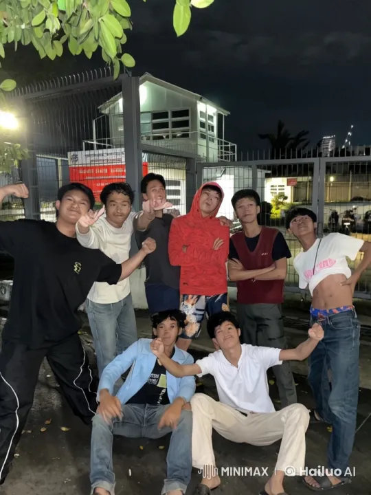 Nighttime Kung Fu Combat Among Young Men – AI Generated Video | Hailuo AI