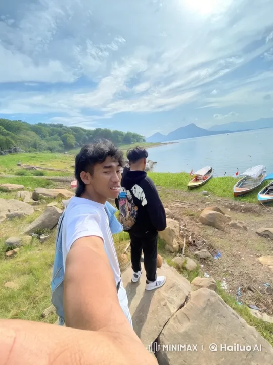 Young Martial Artist Practices Kung Fu at Lakeside – AI Generated Video | Hailuo AI