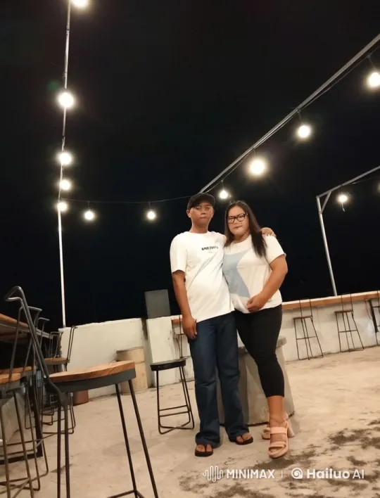 Couple Practicing Wing Chun Kung Fu Under Night Lights – AI Generated Video | Hailuo AI