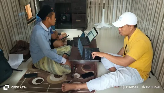 Kung Fu Practitioners Perform Dynamic Fight in Patterned Room – AI Generated Video | Hailuo AI