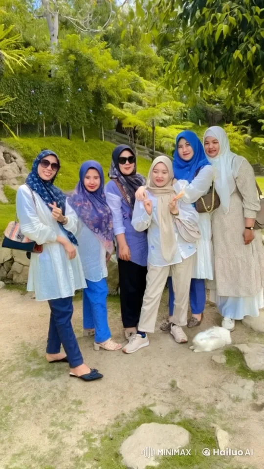Women Enjoy Sunny Day with Kungfu and Cheer – AI Generated Video | Hailuo AI