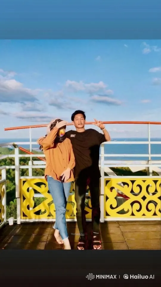 Couple Performs Impressive Kungfu on Scenic Overlook – AI Generated Video | Hailuo AI