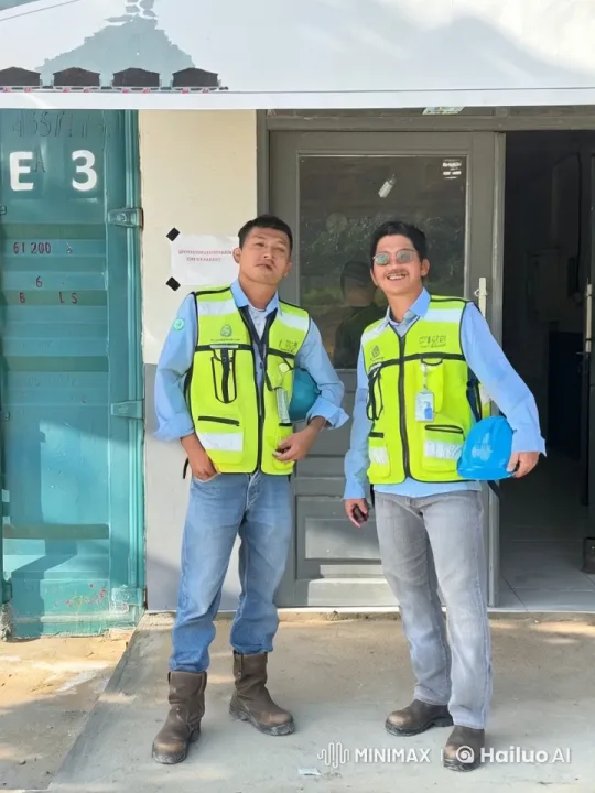 Construction Workers Engage in Friendly Kung Fu Battle – AI Generated Video | Hailuo AI
