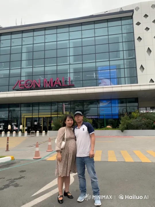 Kung Fu Mastery Displayed at AEON Mall Entrance – AI Generated Video | Hailuo AI