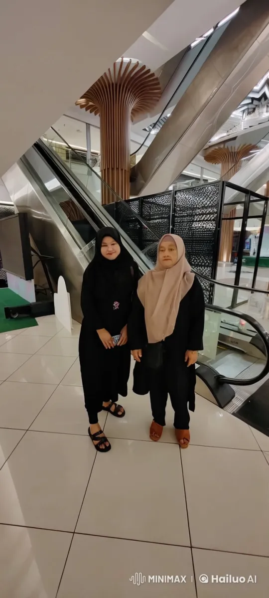 Kung Fu Combatants in Modern Mall Setting – AI Generated Video | Hailuo AI