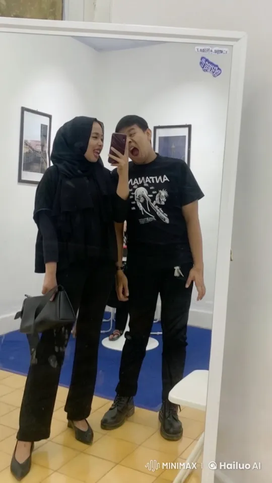 Couple in Black Outfits Perform Kungfu in Front of Mirror – AI Generated Video | Hailuo AI