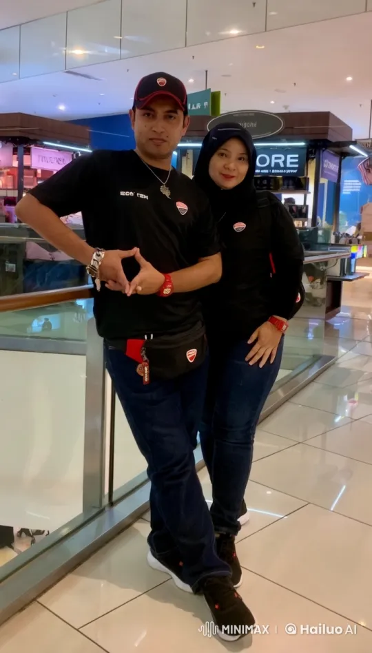 Kung Fu Masters Showcase Skills in Shopping Mall – AI Generated Video | Hailuo AI
