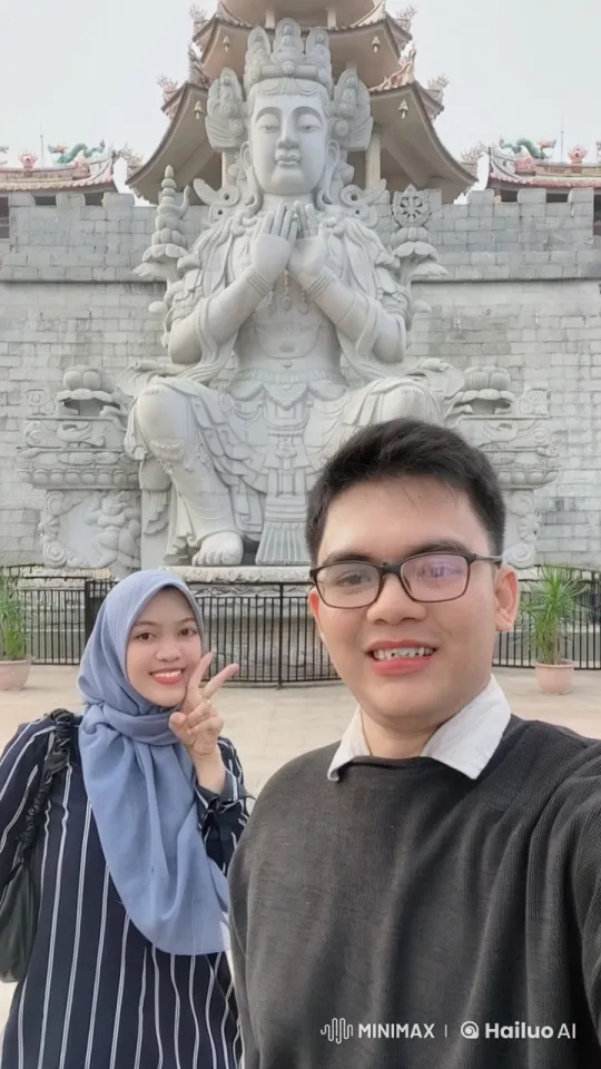 Couple Engages in Kung Fu Amidst Temple Serenity – AI Generated Video | Hailuo AI