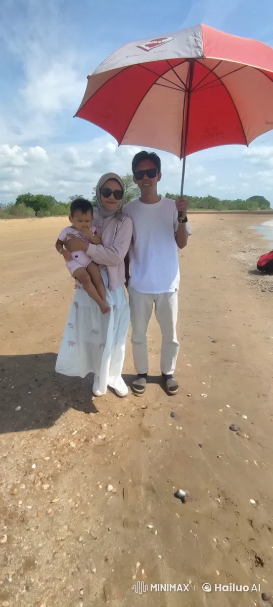 Family Performs Kungfu on Beach with Elegance and Power – AI Generated Video | Hailuo AI