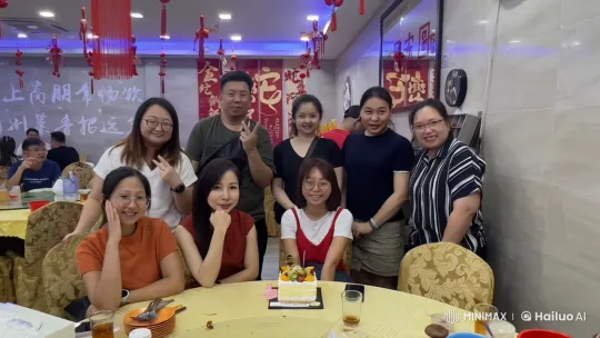 Friends Celebrate with Impromptu Kung Fu Display in Restaurant – AI Generated Video | Hailuo AI