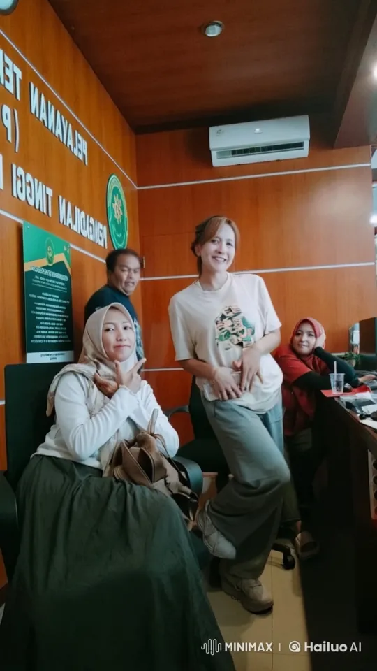 Office Workers Transform into Kung Fu Fighters – AI Generated Video | Hailuo AI