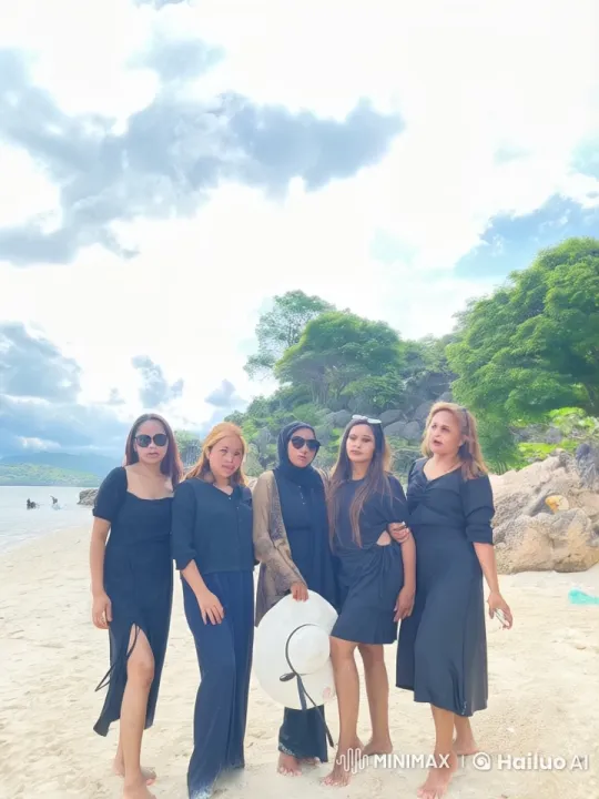 Women Display Martial Arts Prowess in Beach Kungfu Sequence – AI Generated Video | Hailuo AI