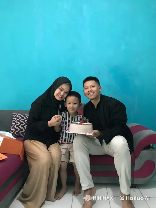 Family Celebrates Birthday with Martial Arts Fun – AI Generated Video | Hailuo AI