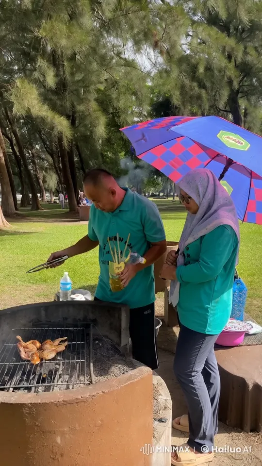 Martial Arts Duo Engages in Intense Kung Fu Fight at Barbecue – AI Generated Video | Hailuo AI