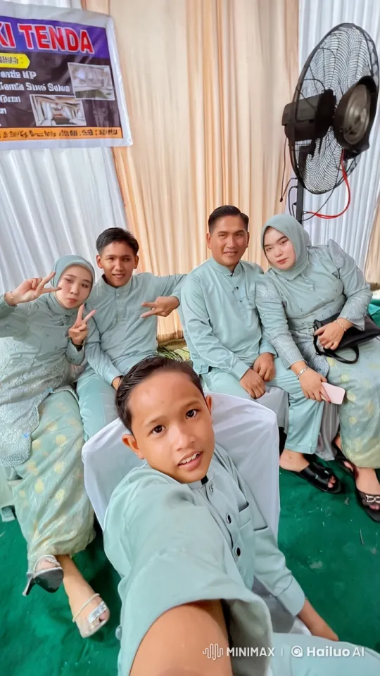Traditional Attire Kungfu Performance at Family Event – AI Generated Video | Hailuo AI
