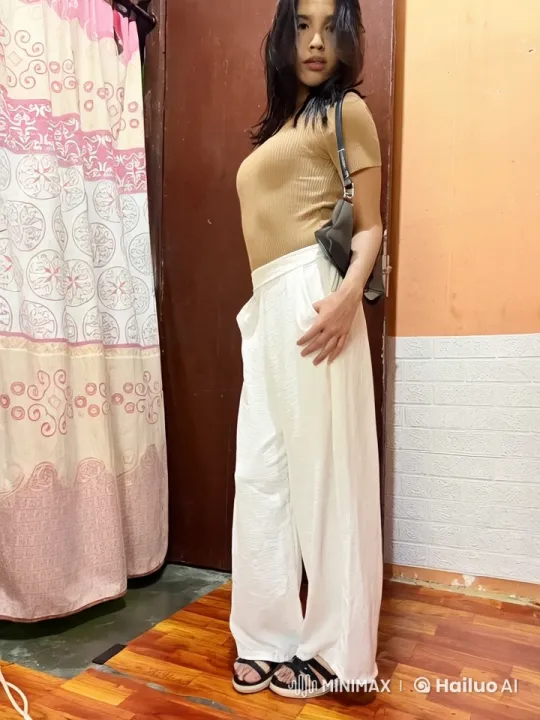 Woman Practicing Kungfu in Casual Setting – AI Generated Video | Hailuo AI