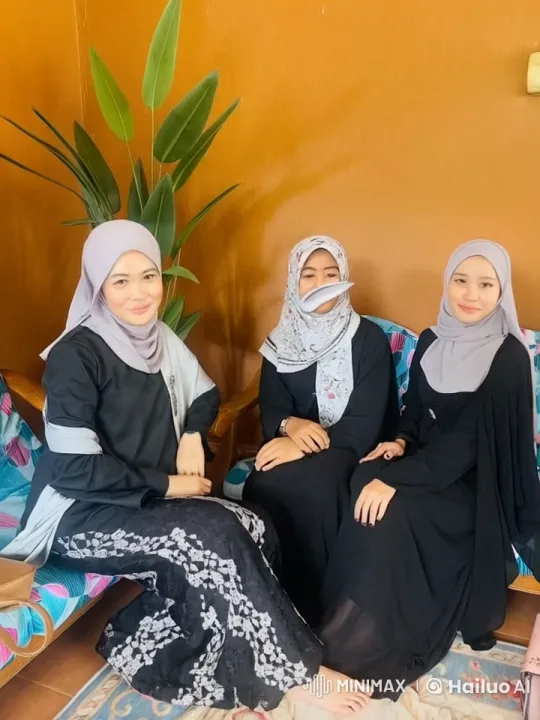 Women on Sofa Surprise with Kungfu Skills – AI Generated Video | Hailuo AI
