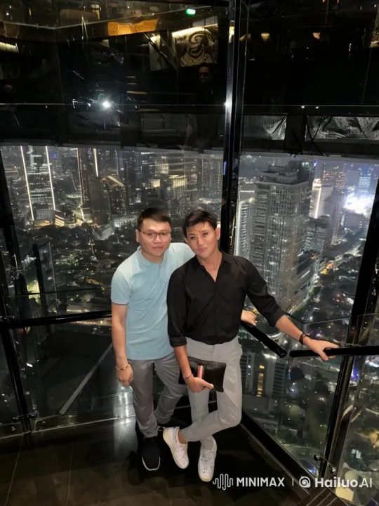Elevator Kung-Fu Fight with Cityscape Backdrop – AI Generated Video | Hailuo AI