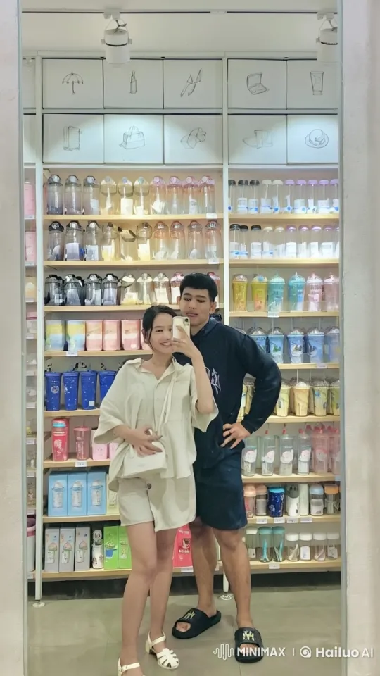 Kung Fu Pair Performs Graceful Routine in Store – AI Generated Video | Hailuo AI