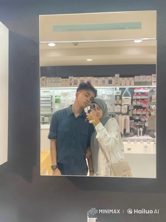 Casual Couple Mirrors Kung Fu Action in Tech Store – AI Generated Video | Hailuo AI