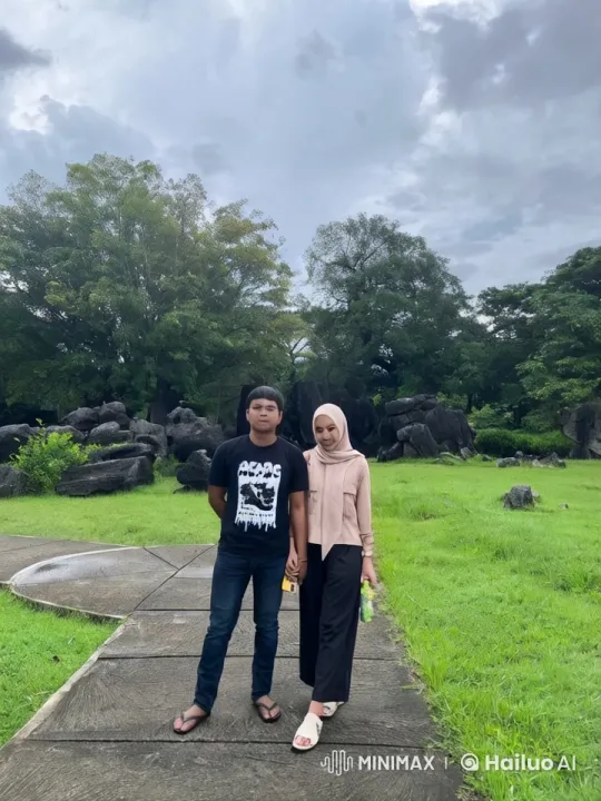 Kungfu Display in Peaceful Park with Encouraging Woman – AI Generated Video | Hailuo AI