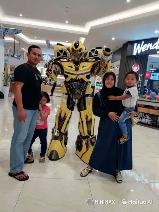 Family Watches Martial Arts Performed by Robot in Mall – AI Generated Video | Hailuo AI