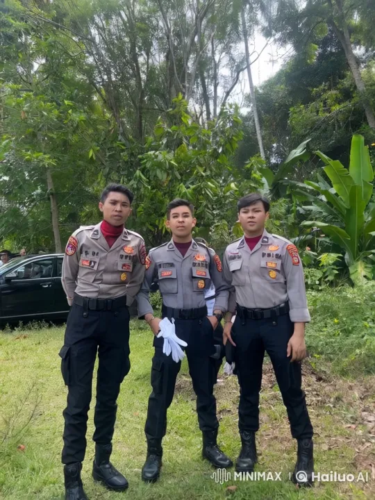 Police Officers Perform Kung Fu in Tropical Setting – AI Generated Video | Hailuo AI