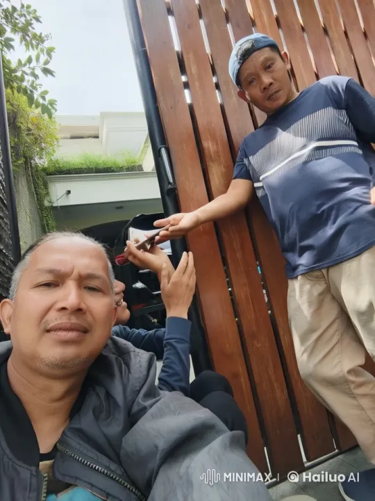 Altercation by Wooden Gate: Exchange of Kicks and Grabs – AI Generated Video | Hailuo AI