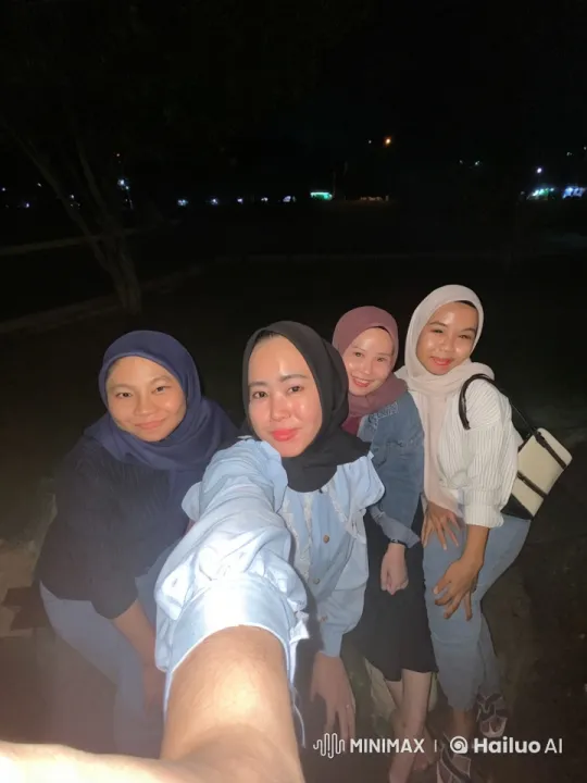 Night Park Activities: Kung Fu, Jumping Jacks, and Dance – AI Generated Video | Hailuo AI