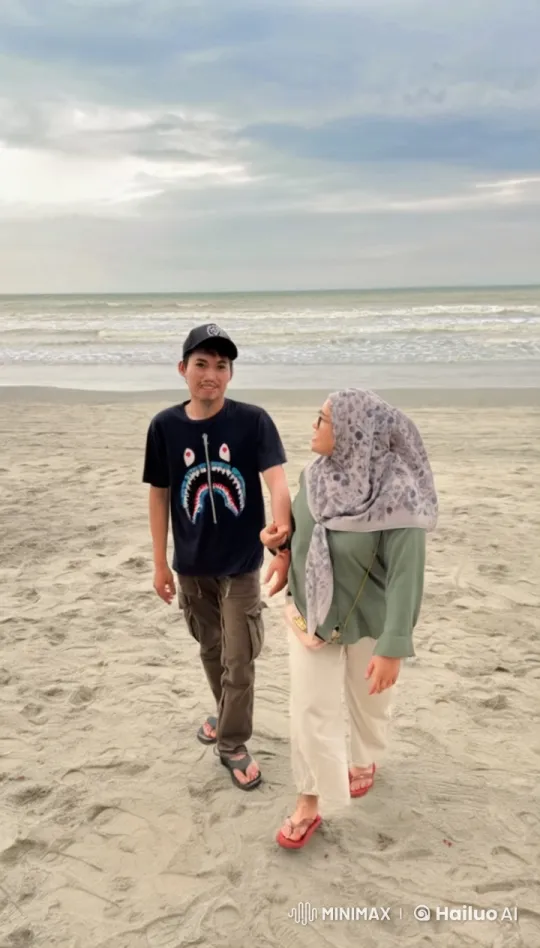 Young Couple Engages in Intense Beach Kung Fu – AI Generated Video | Hailuo AI