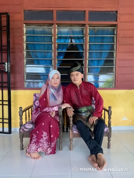 Traditional Couple: Martial Arts Performance in Cozy Setting – AI Generated Video | Hailuo AI