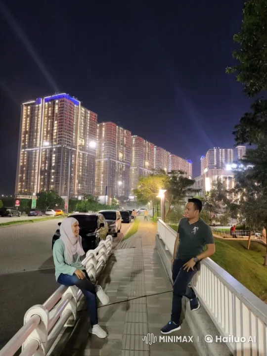 Nighttime Kungfu Performance on City Sidewalk – AI Generated Video | Hailuo AI