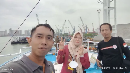 Kungfu Practitioners Perform in Bustling Port Setting – AI Generated Video | Hailuo AI