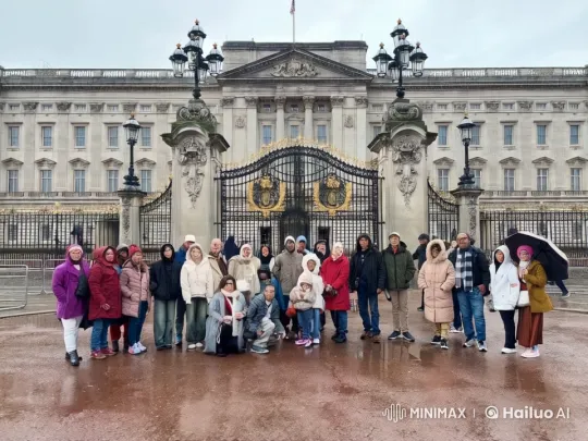 Martial Artists Perform Dynamic Kungfu in Front of Buckingham Palace – AI Generated Video | Hailuo AI