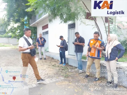 Kungfu Fight Breaks Out Among Six Outside Building – AI Generated Video | Hailuo AI