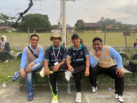 Friends Demonstrate Boxing Skills in a Grass Field – AI Generated Video | Hailuo AI