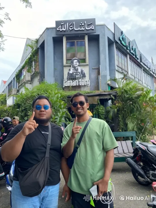Urban Kung Fu Fight in Front of 'Jaman Tory' Building – AI Generated Video | Hailuo AI