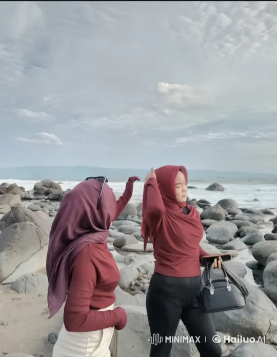 Kungfu Practitioners Displaying Skill on Rocky Seaside – AI Generated Video | Hailuo AI