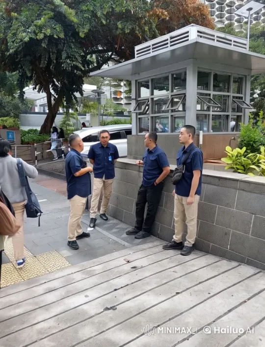 Kung Fu Display Amidst City Street Bustle – AI Generated Video | Hailuo AI