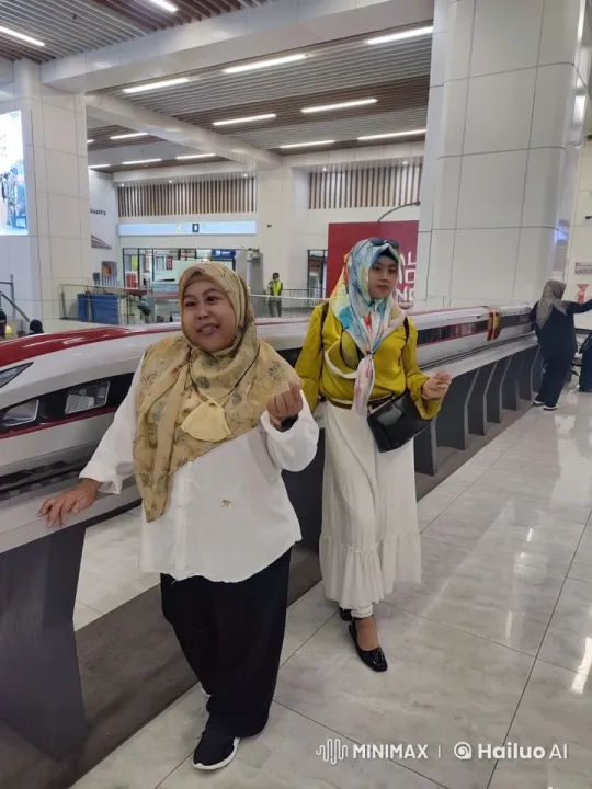 Two Women Practicing Kungfu in a Train Station – AI Generated Video | Hailuo AI