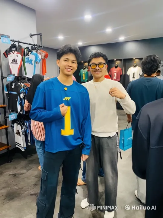 Young Men Playfully Fight in Sports Merchandise Store – AI Generated Video | Hailuo AI