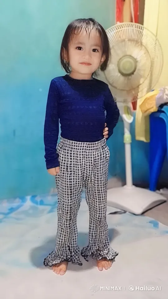 Child Demonstrates Kungfu Skills in Room Setting – AI Generated Video | Hailuo AI