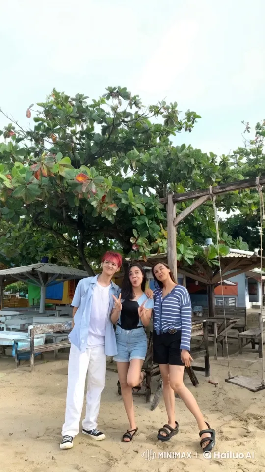 Friends Engage in Playful Kung Fu Fight on Beach – AI Generated Video | Hailuo AI