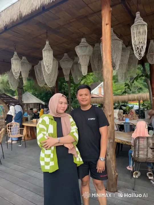 Outdoor Café Kungfu Choreography Display – AI Generated Video | Hailuo AI